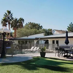  Villa Luxury Oasis: Private Pool, Waterfall Slide & Multi-sport Paradise